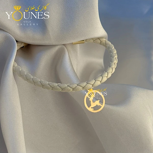 تصویر دوم دستبند چرم گوزن طلا